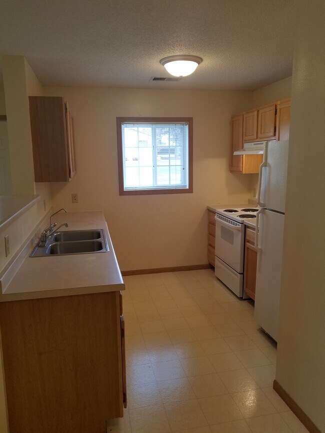 Building Photo - 233 Birch St N