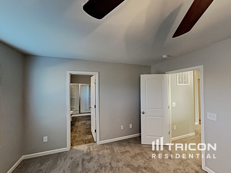 Building Photo - 1082 Bitting Hall Cir