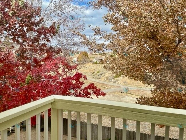 Building Photo - Beautiful- 4 Bedroom, 3 Bath, 3 Car Garage, NW Reno!