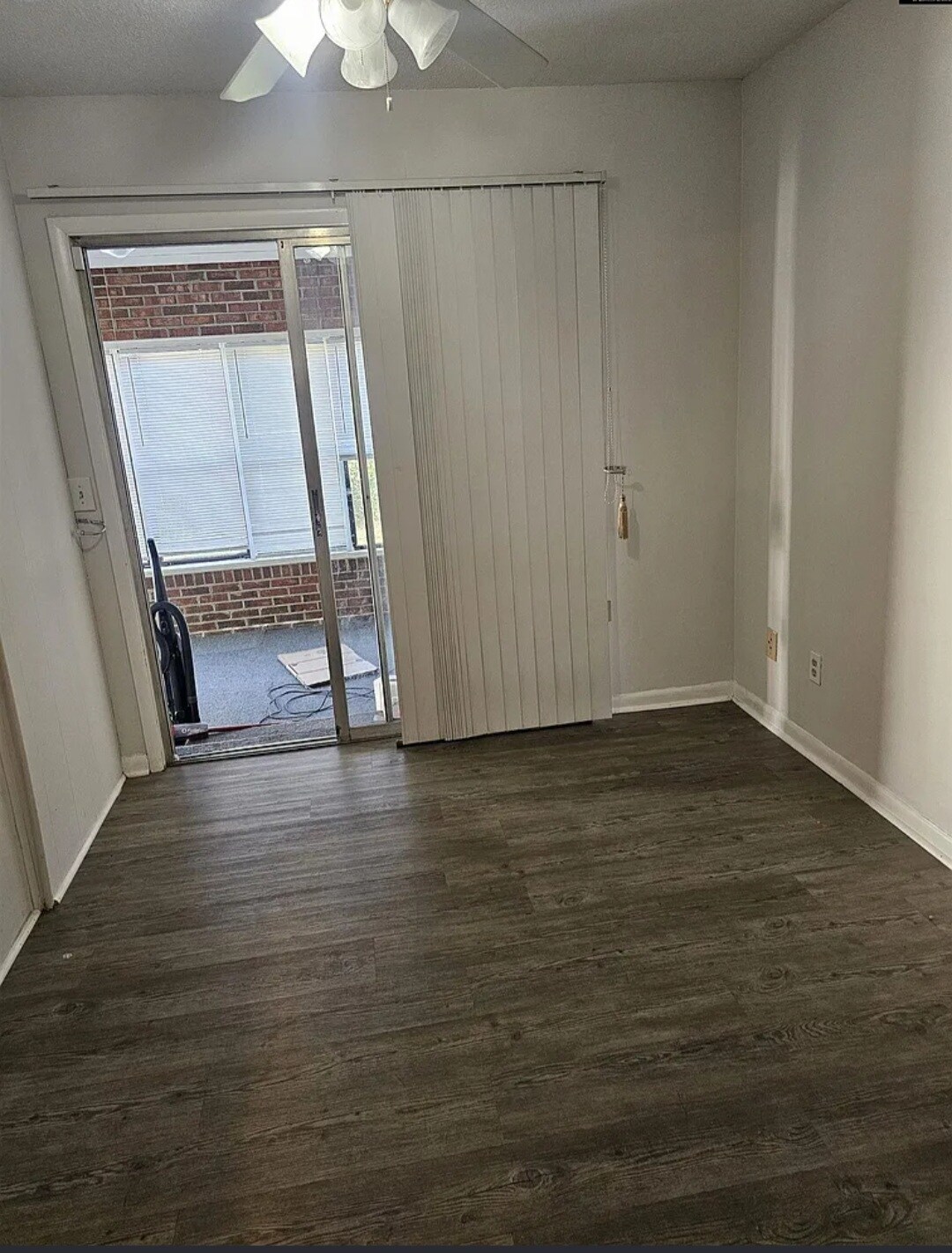 Dining area - 320 Cambout St