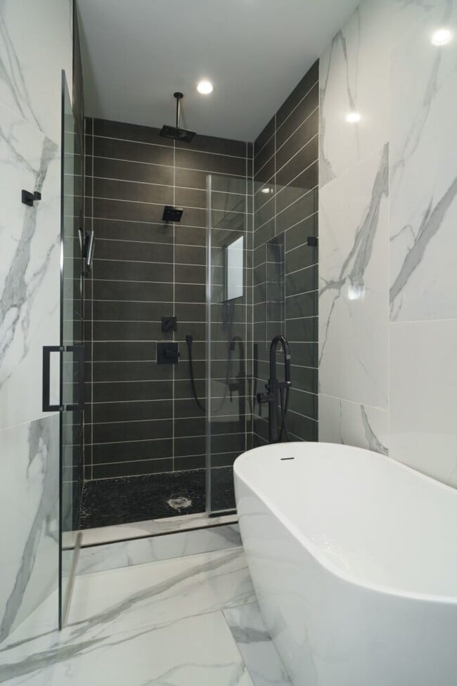 Primary Bathroom - 1449 N Myrtlewood St