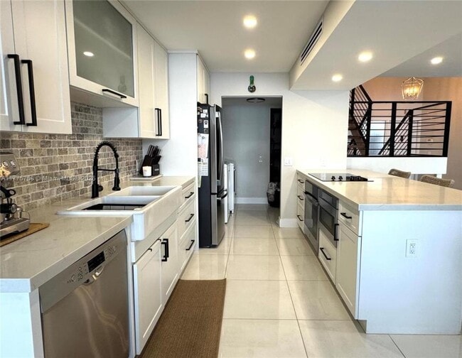 Building Photo - 3 bedroom in Pembroke Pines FL 33026