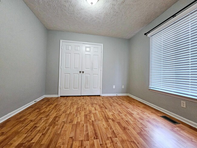 Building Photo - Town Of Springlake