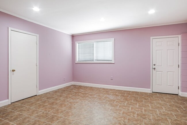 Building Photo - 3bd 2.5ba HOME FOR RENT! With Bonus Space!