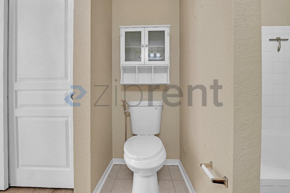 Building Photo - Unit