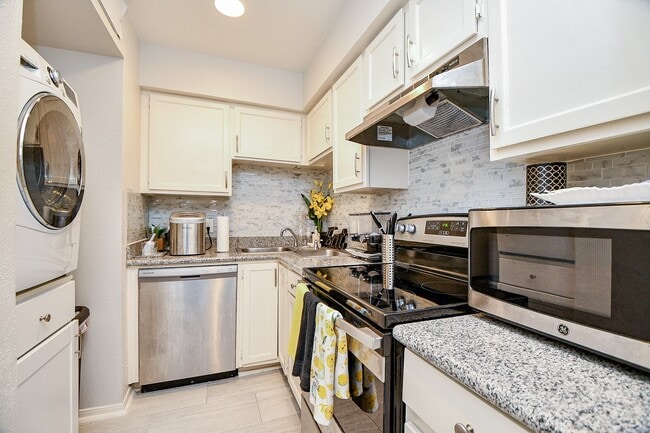 Building Photo - 8055 Cambridge St