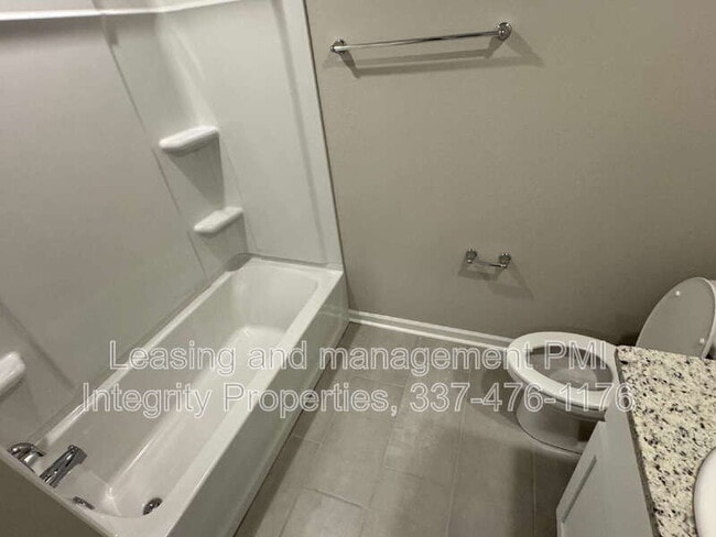 Building Photo - 226 Sidney Oaks Dr
