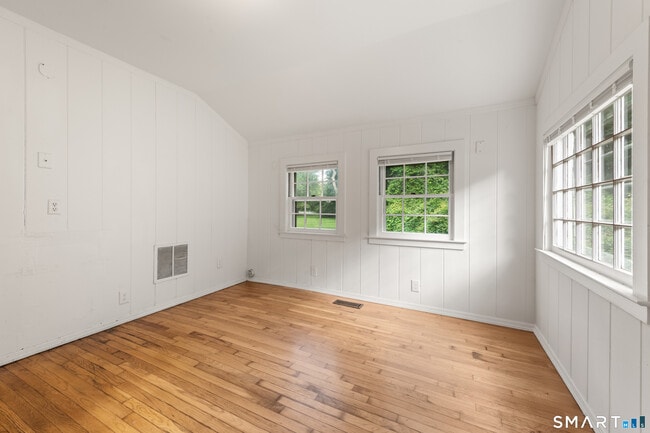 Building Photo - 527 Danbury Rd