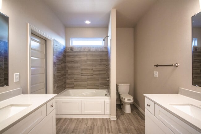 Building Photo - 641 N Keats Dr