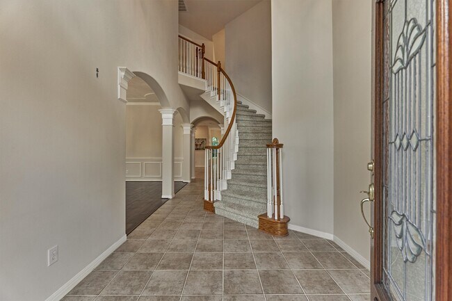 Building Photo - 6615 Haughton Dr