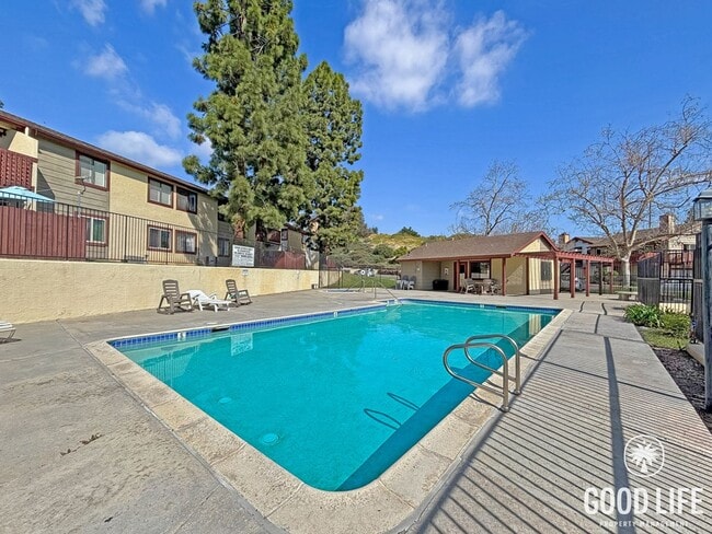 Building Photo - Stunning 3BD/2BA 2nd Floor Condo in Chula Vista W/ A/C, W/D, 2 Balconies, Community Pool & Spa!