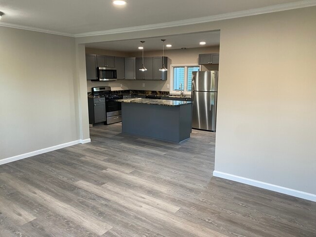 Building Photo - 313 S Main St