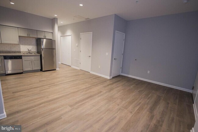 Building Photo - 218 W Main St