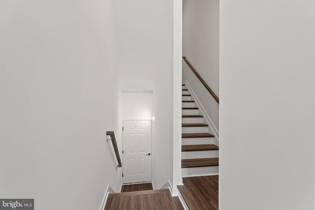 Building Photo - 714 Iron Frg Rd