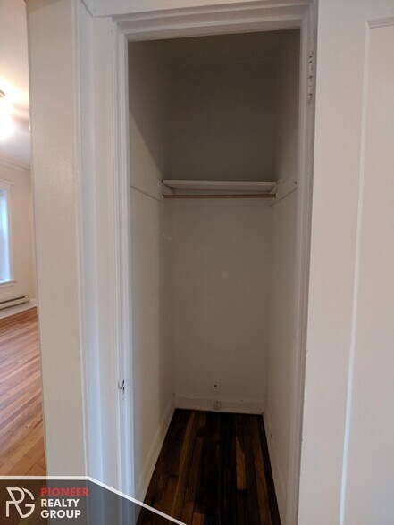 Building Photo - 4423 N Wolcott Ave