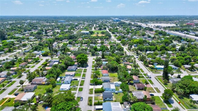 Building Photo - 3331 NW 8th Pl