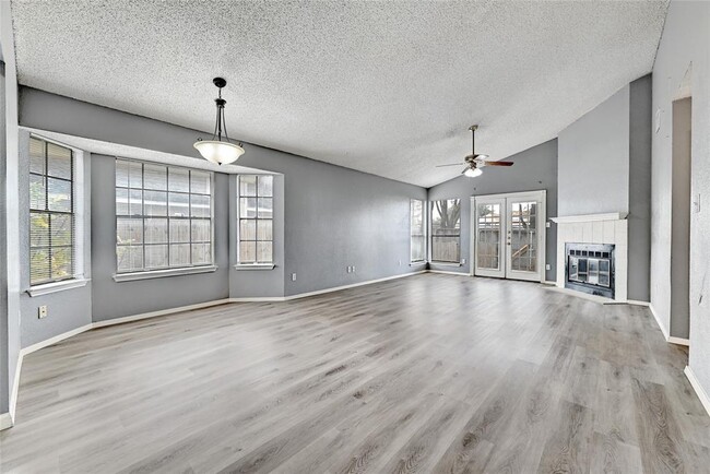 Building Photo - 2100 Balsam Way