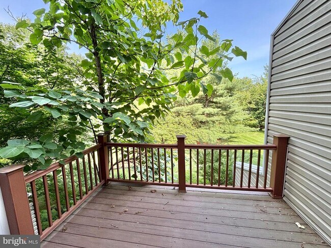 Building Photo - 335 Danbury Ct
