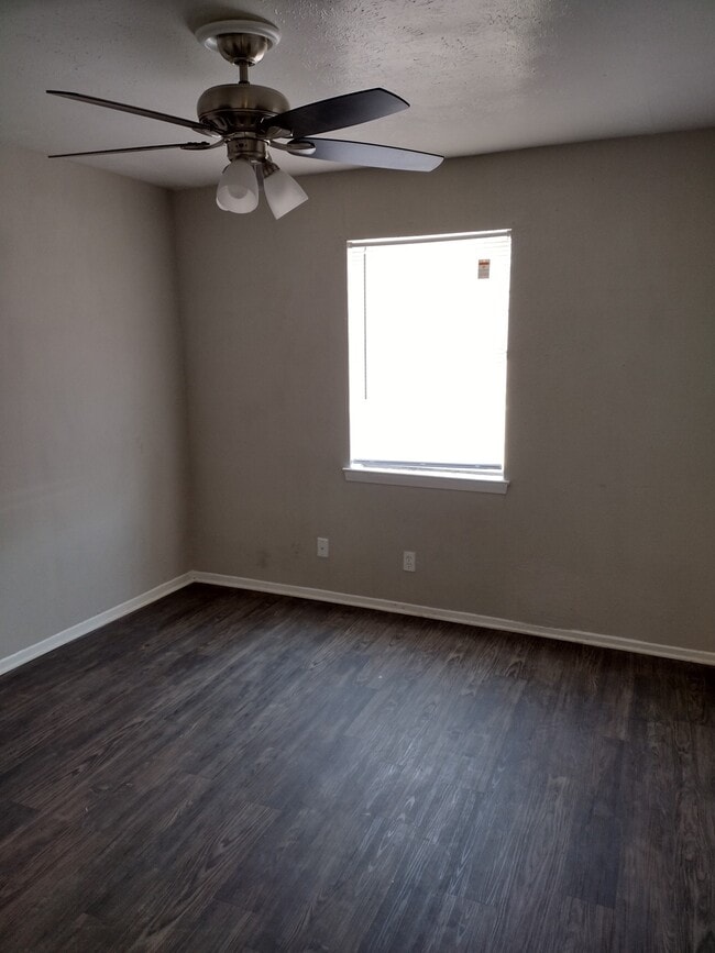 Building Photo - Courtyards at Gateway