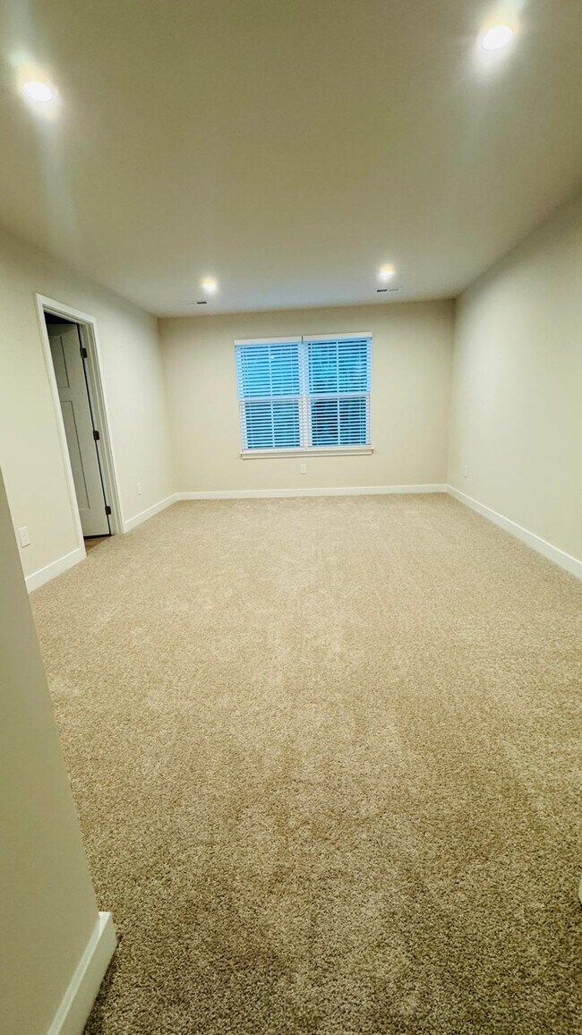 Building Photo - 409 Erbusco Dr