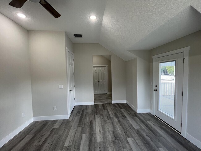Building Photo - 119 Dixwood Ave