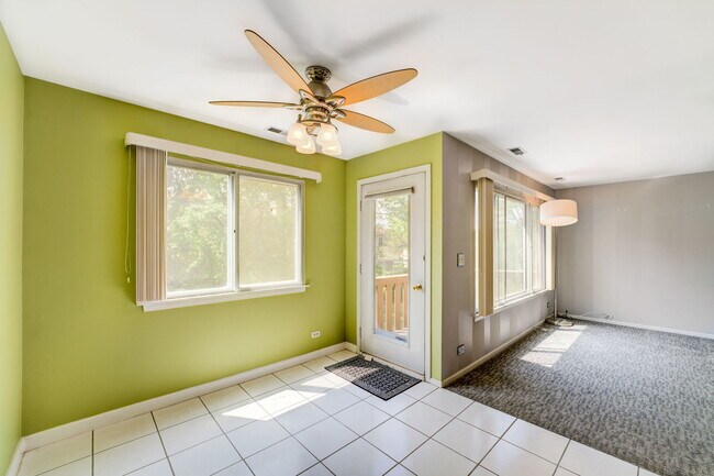 Building Photo - 741 Acorn Ct