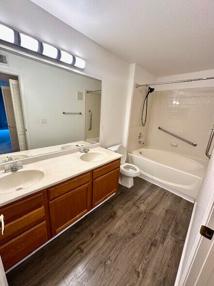 Building Photo - 9934 E Carolina Cir