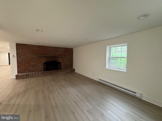 Building Photo - 473 LINVILLE Rd