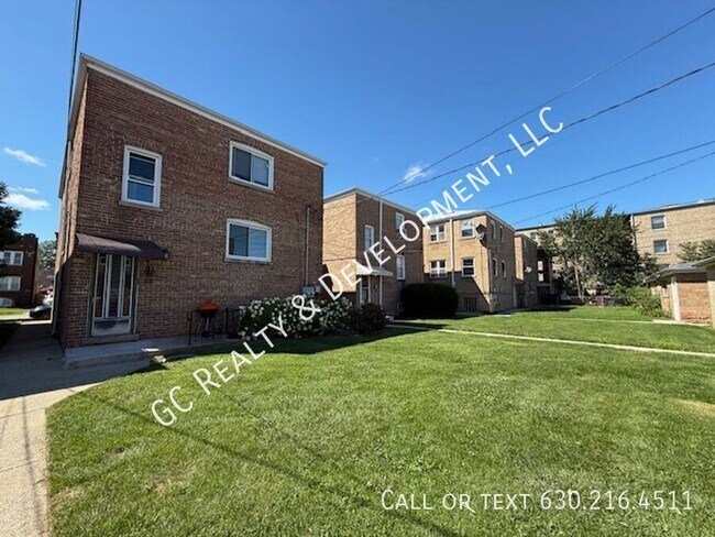 Building Photo - 2131 Grove Ave