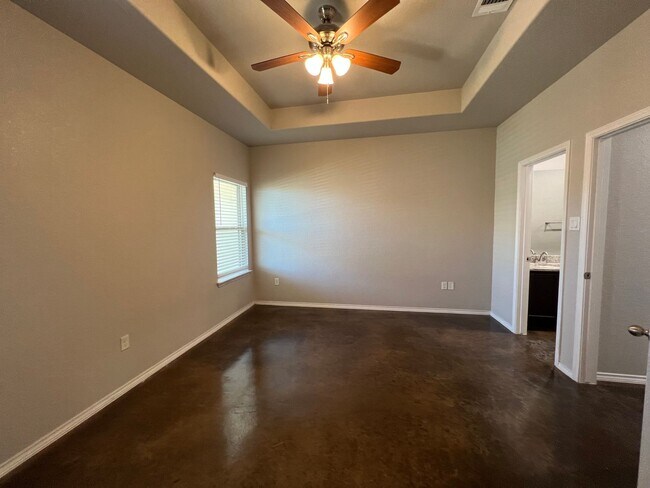 Building Photo - Luxury 3/2 Duplex in Seguin, Texas