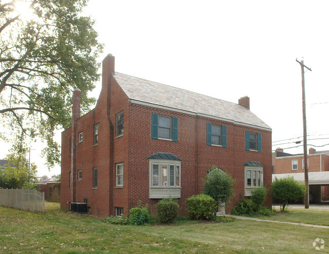 Primary Photo - 1746 Glenn Ave