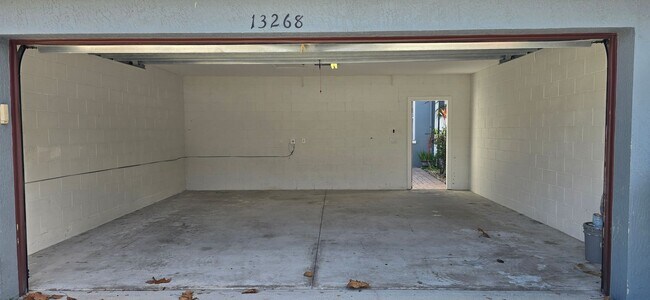 Building Photo - Stunning 2/2.5 Townhome in Beacon Park! Fresh Paint, New Carpets, Available Now!