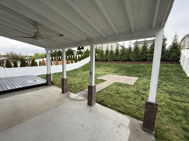 Building Photo - 371 Livingston Dr