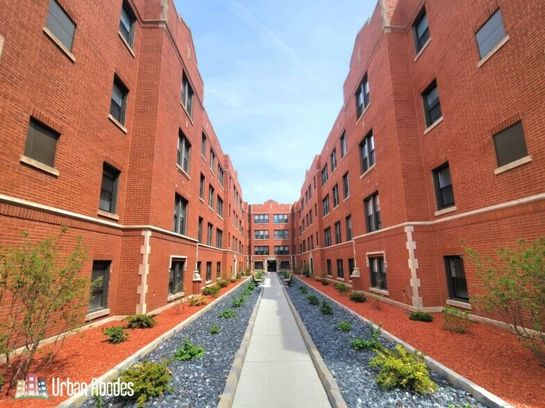 Building Photo - 3941 N Janssen Ave