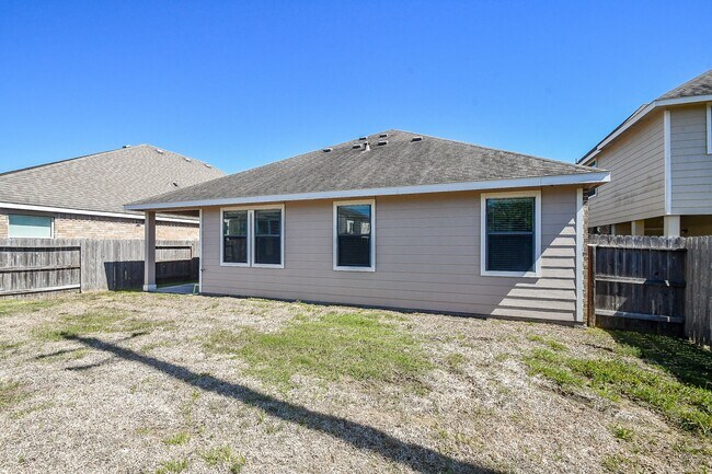 Building Photo - 5619 Drumlin Field Way
