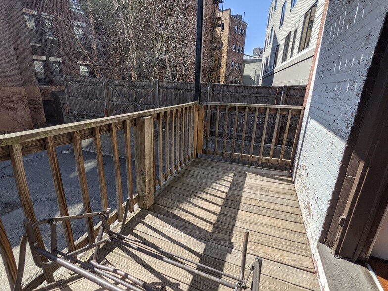 Building Photo - 1595 Beacon St