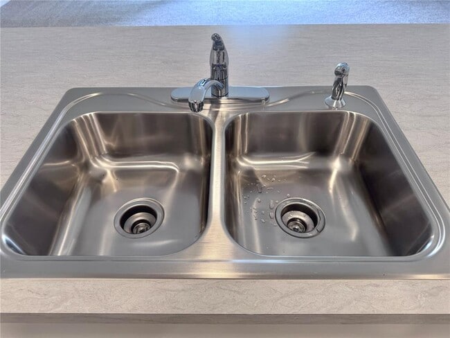 Building Photo - 76 Pine Cir Dr