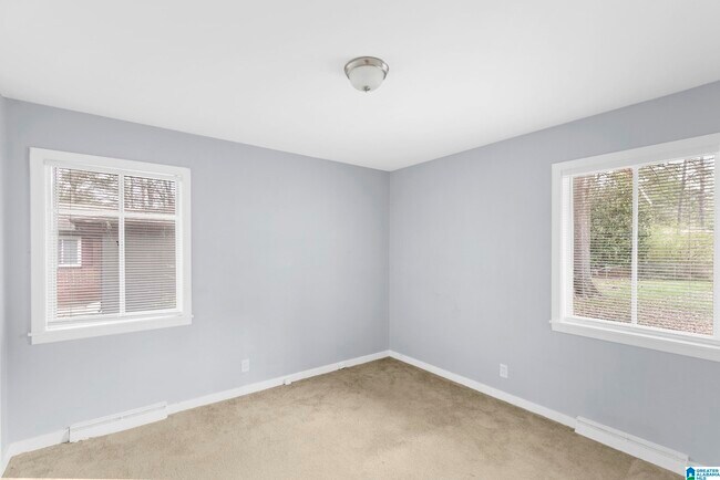 Building Photo - 9805 Maple Ln