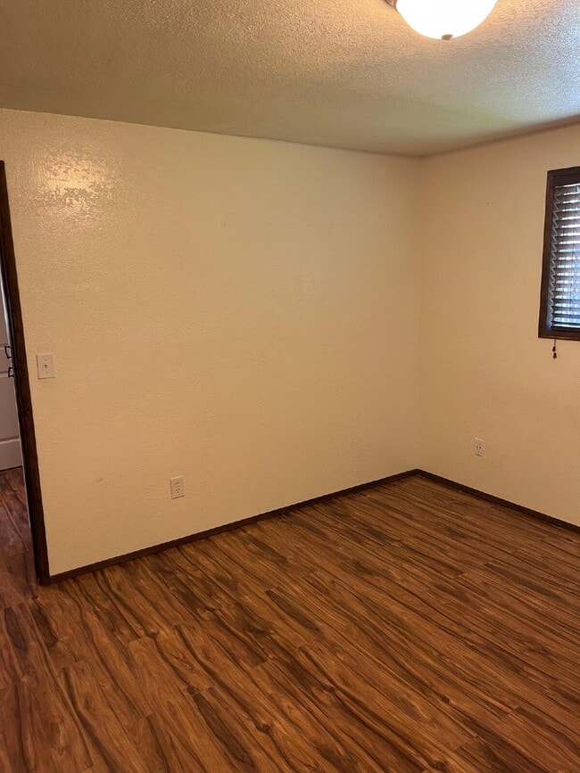 Building Photo - Charming 2-Bedroom Duplex in McMinnville