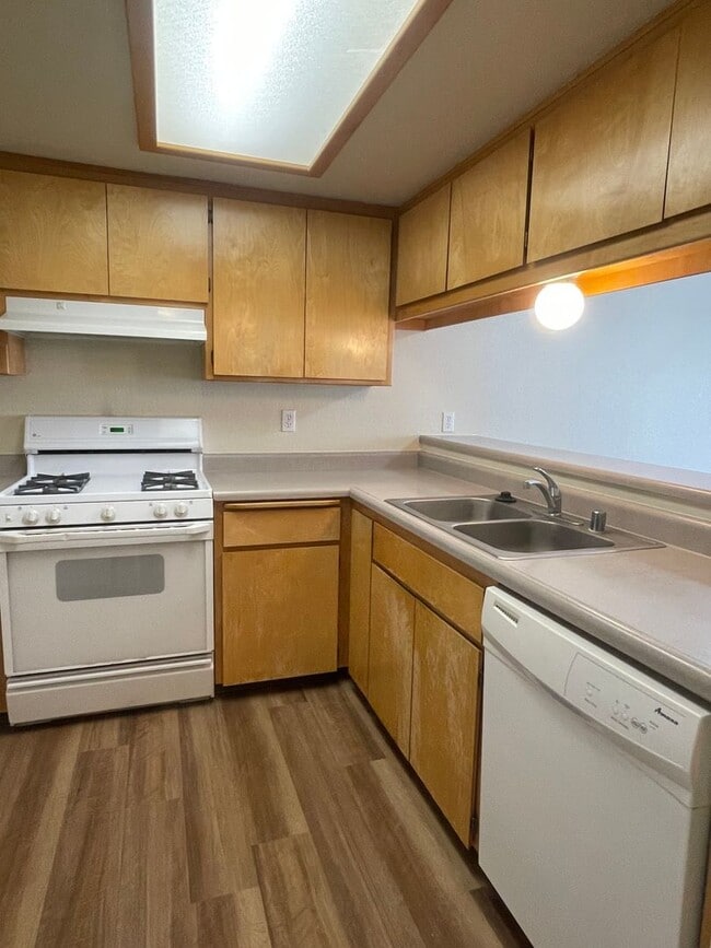 Building Photo - 1390 Serrano Pl