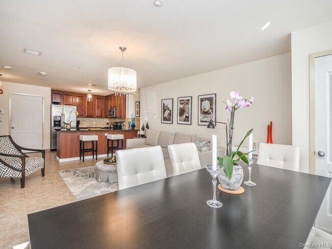 Building Photo - 200 Carney St