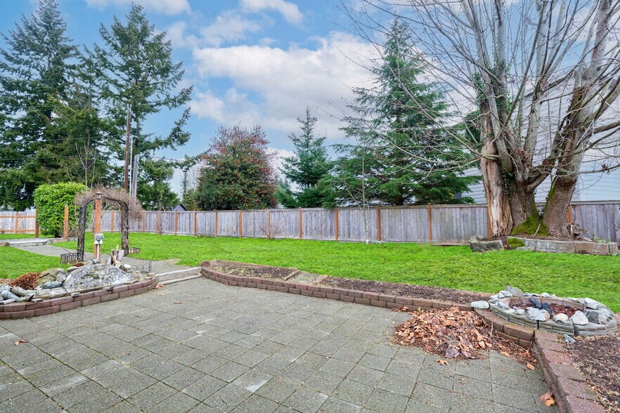 Building Photo - 629 212th St SW