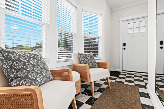 Building Photo - 221 Ardmore Dr