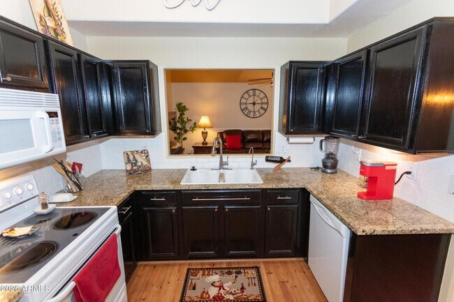 Building Photo - LOVELY SINGLE LEVEL 3 BEDROOM W/DEN 2 BATH PEORIA HOME VERY CLEAN!