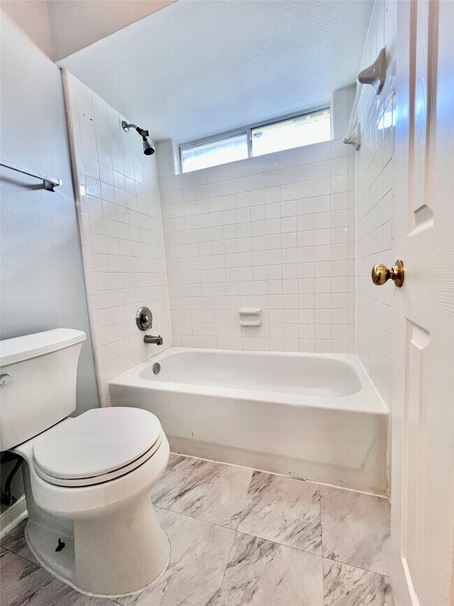 Building Photo - 3311 Whitebud Dr