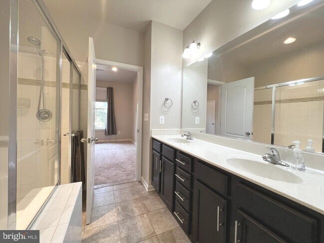 Building Photo - 8141 Hollow Ct