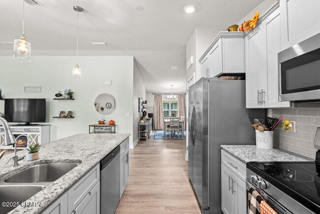 Building Photo - 11434 Palm Breeze St