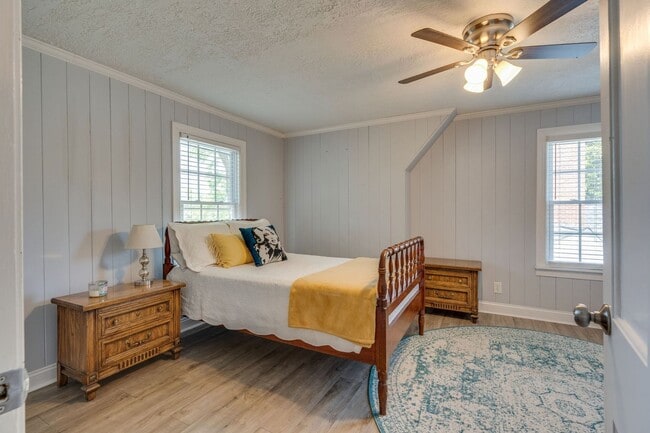 Building Photo - 4 Bedroom / 4 Bath Home for Rent! Kingspor...