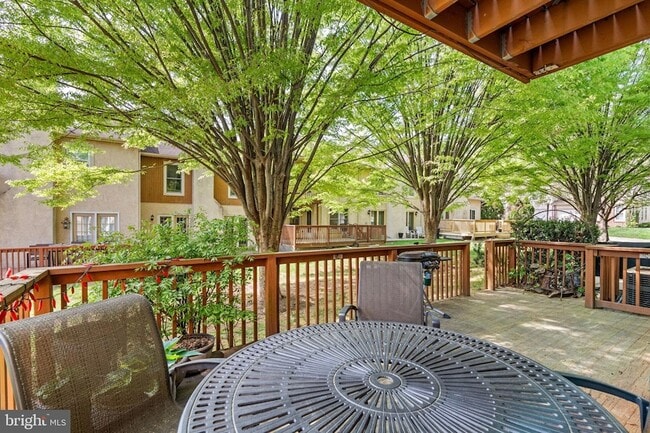 Building Photo - 37 White Pine Ct