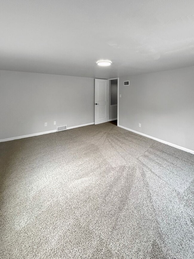 Building Photo - Welcome to this newly remodeled gem located in the heart of Collier, PA.